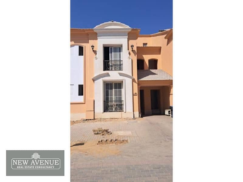 Town house- middle for sale in Layan 3