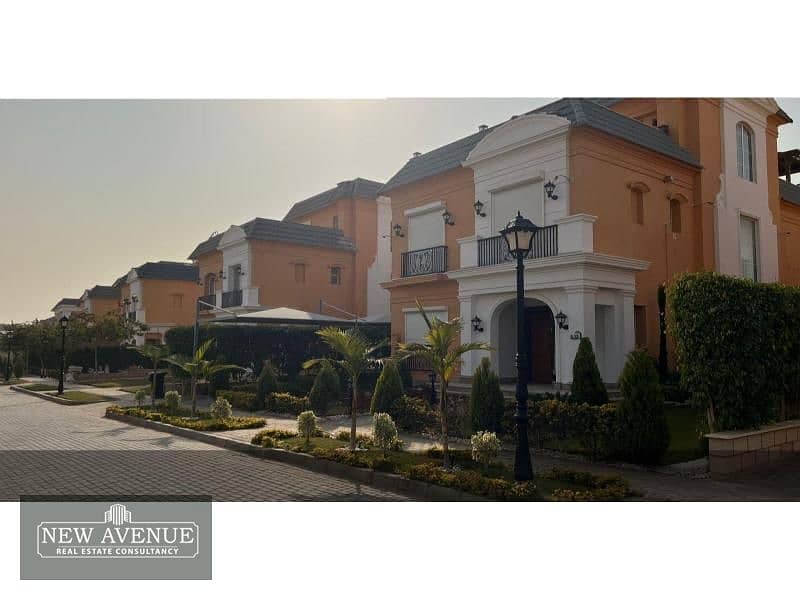 Town house- middle for sale in Layan 7