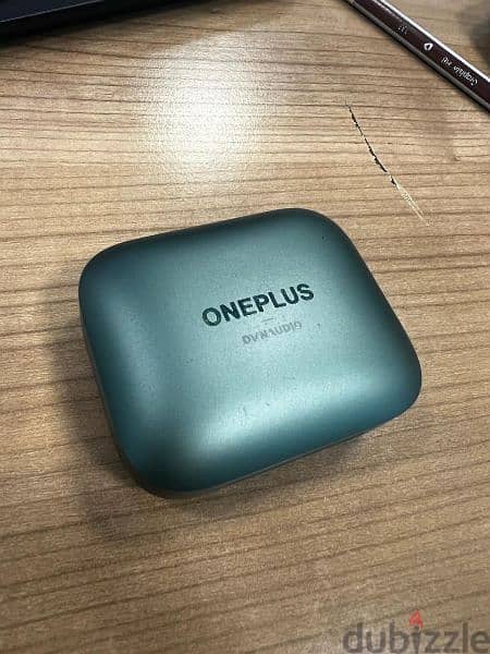 airpods OnePlus pro 2 used 1