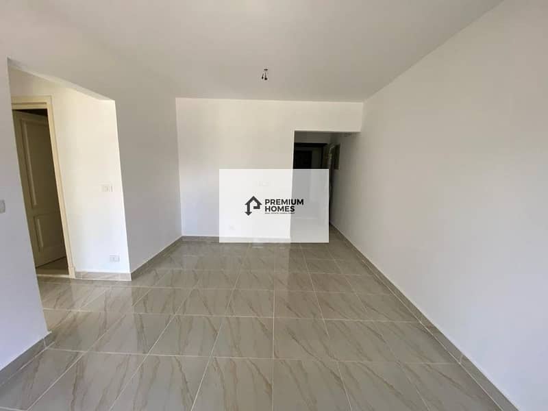 Two-bedroom apartment for sale, immediate delivery, fully finished, in front of services, garden view, at a special price in Madinaty 3