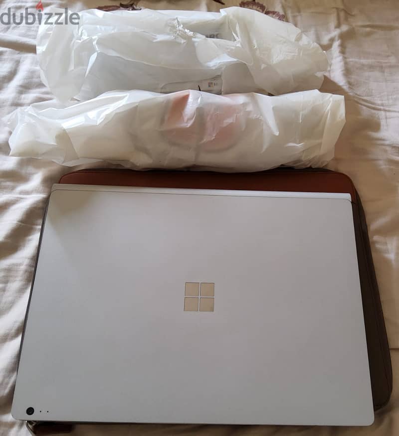 Surface Book 2 i7 8 Gen 8 Gb ram 6 Gb GPU 15 " 1