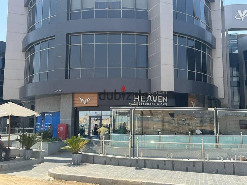 Shop for sale, 43 sqm, frontage, in the Fifth Settlement, in the largest commercial mall, in front of La Vista Compound, immediate receipt, installmen 5