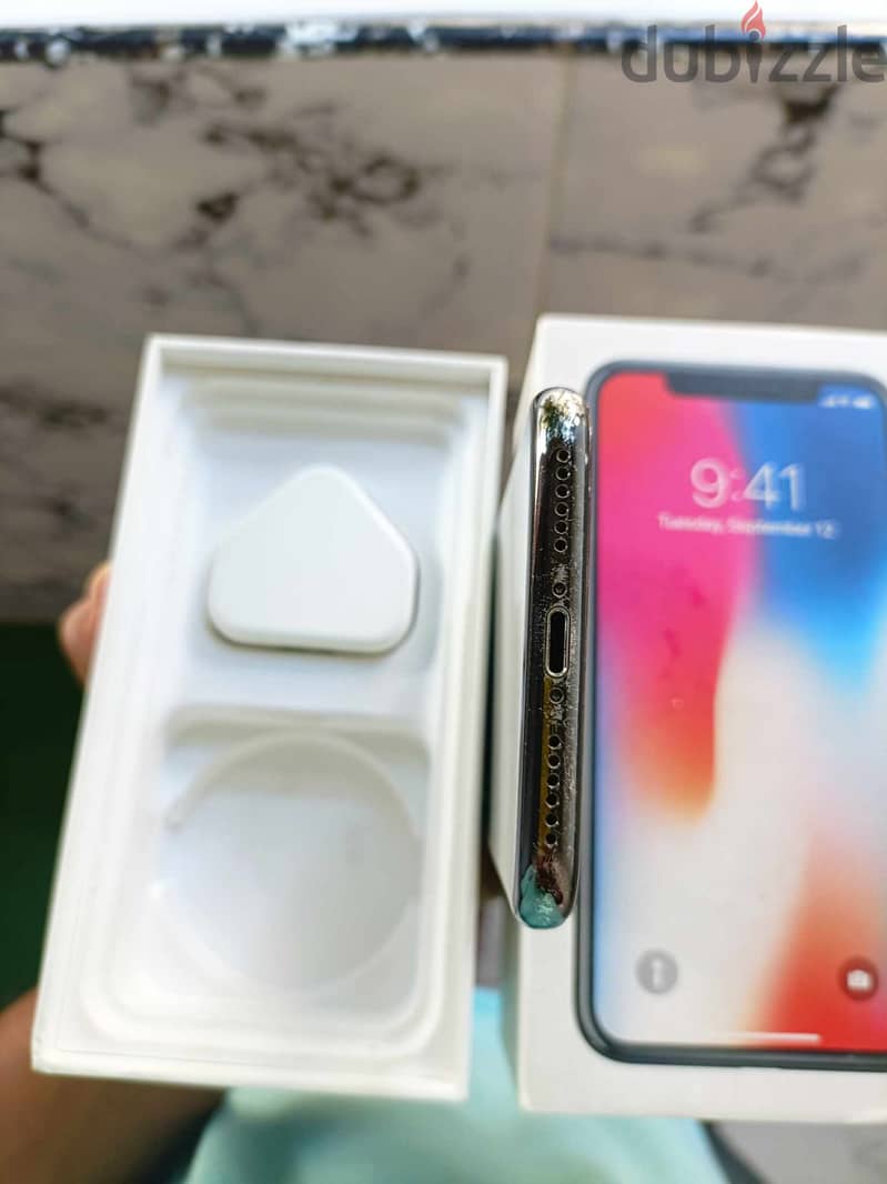 IPhone x 64 giga متفتحش قبل كده السعر مفهوش فصال 4