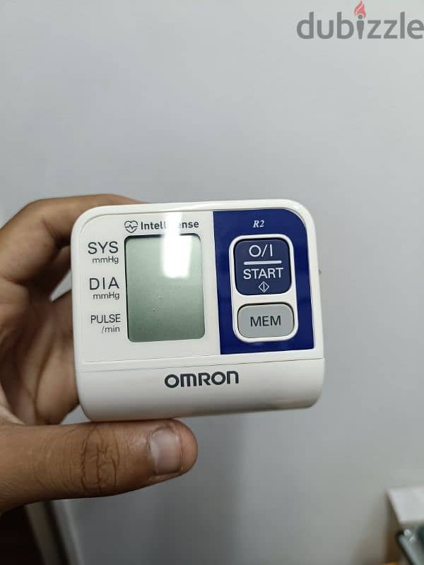 جهاز قياس الضغط للمعصم او الذراع Omron R2 بحالة ممتازة جدا 2