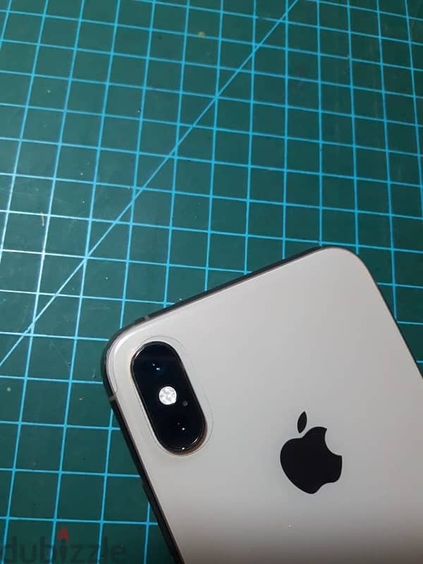 iphone Xs للبيع 8