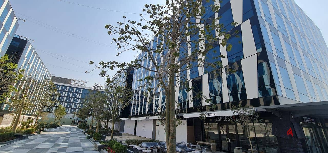 Office for rent, 90 sqm, Park Street Mall, distinctive view, on the Plaza, Sheikh Zayed 12