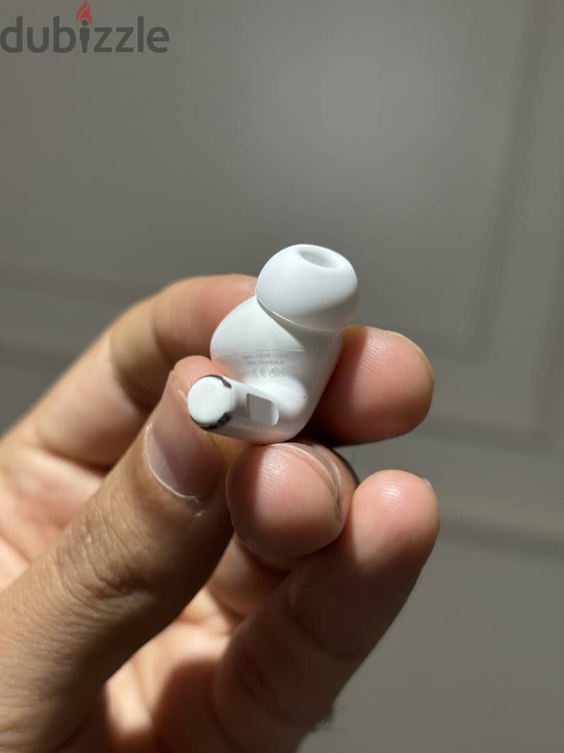 Apple AirPods Pro 2 type C with cover used two months only 4