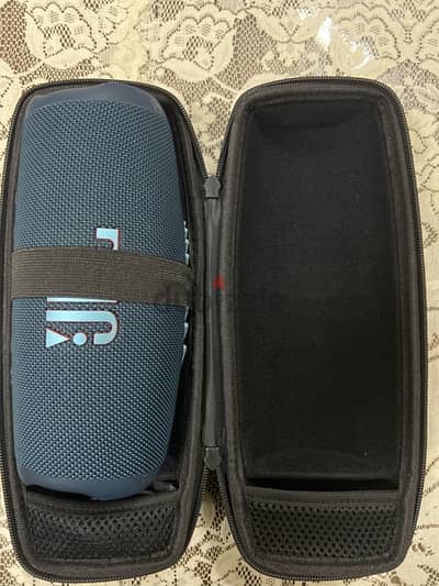 Jbl charge 5 with case