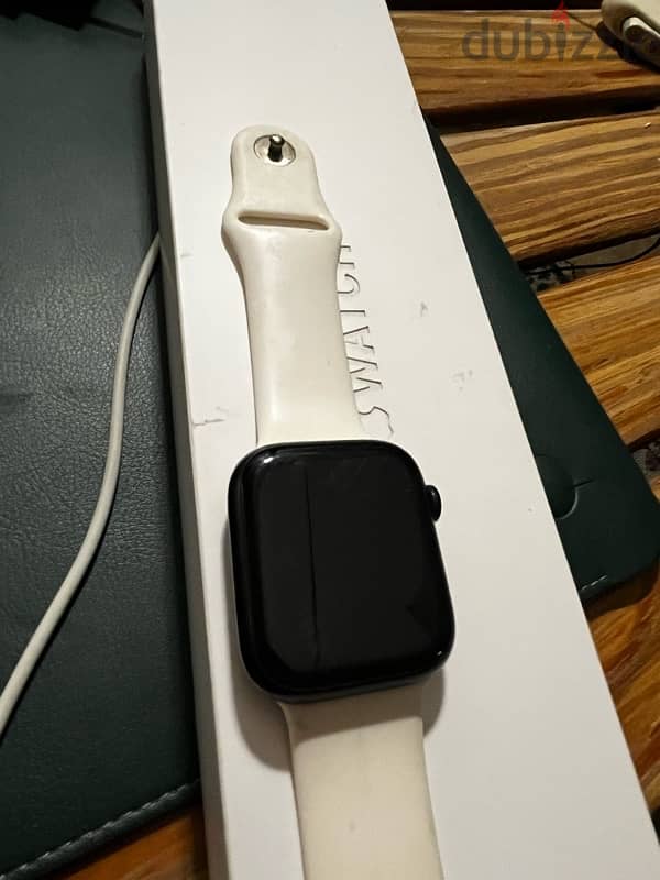 apple watch series 7 size 45mm good condition 1