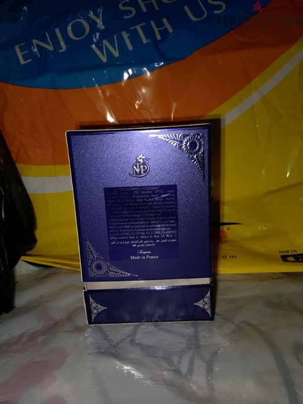 وارد الخارج تم فتح العلبة للتصوير  فقط  عطر الاناقه عطر ماركة blue de 1