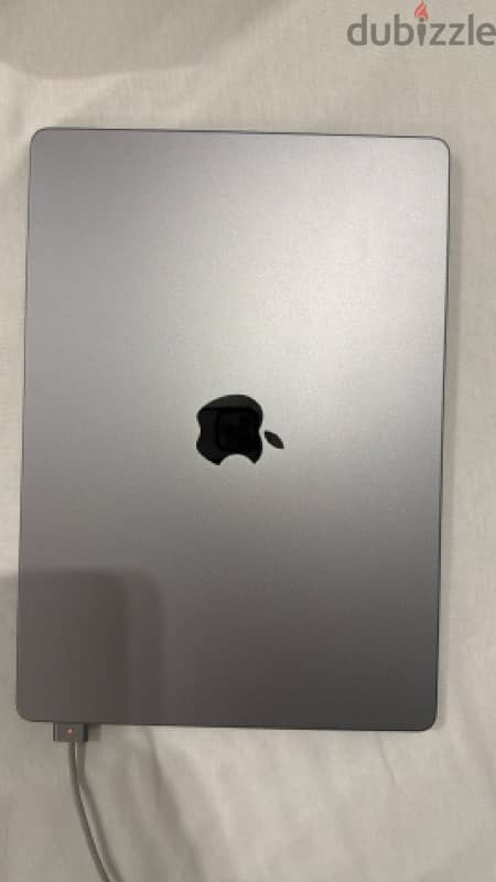 Macbook pro m2 pro 14 inch 1