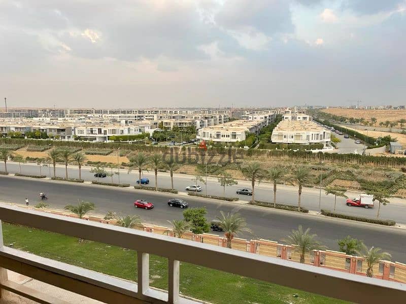 شقة بجاردينيا سيتي تطل علي المطار  A flat looking at cairo airport 0