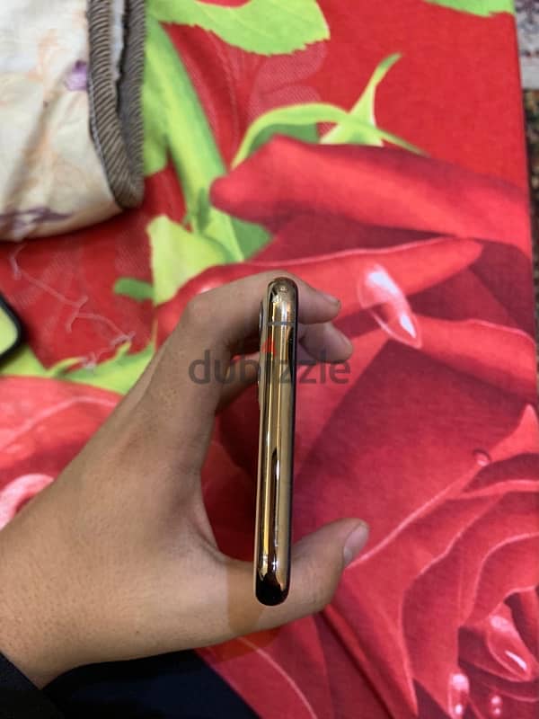 iPhone 11 pro max gold ايفون 11 برو ماكس ذهبي اللون جولد 7