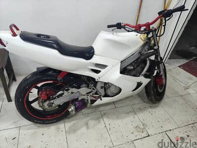 cbr f3i  عليها ماتور هورنيت 2002 . معاها رخصه منتهيه المنصورة