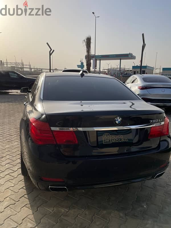 BMW 750 2010 1