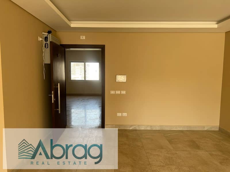 For sale penthouse 209 m +146 roof, finishing, immediate delivery, October, in Sheikh Zayed City 5