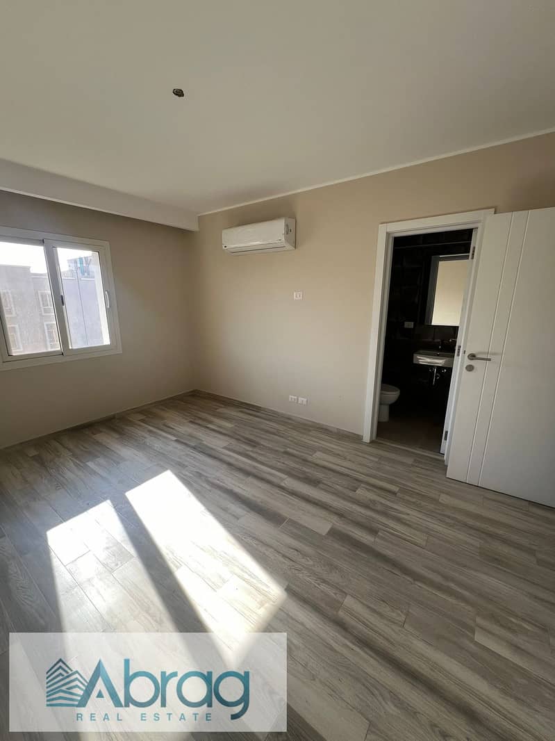 For sale penthouse 209 m +146 roof, finishing, immediate delivery, October, in Sheikh Zayed City 7