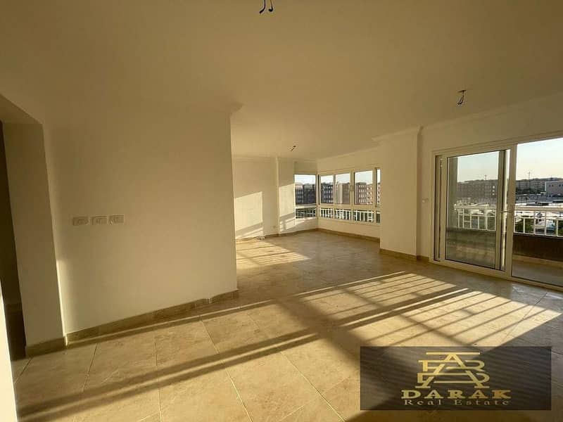 "Apartment of 163 m² for sale in Madinaty, with a view of the waterway. Down payment and installments available. " 6