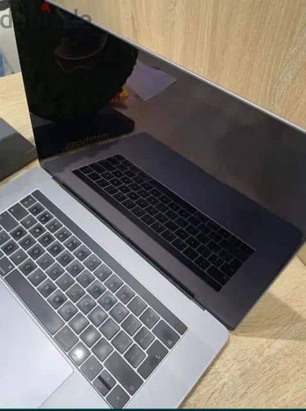 لاب MacBook pro 2019 كور i9 فيجا 4G تاتش بار حالة مثالية 2