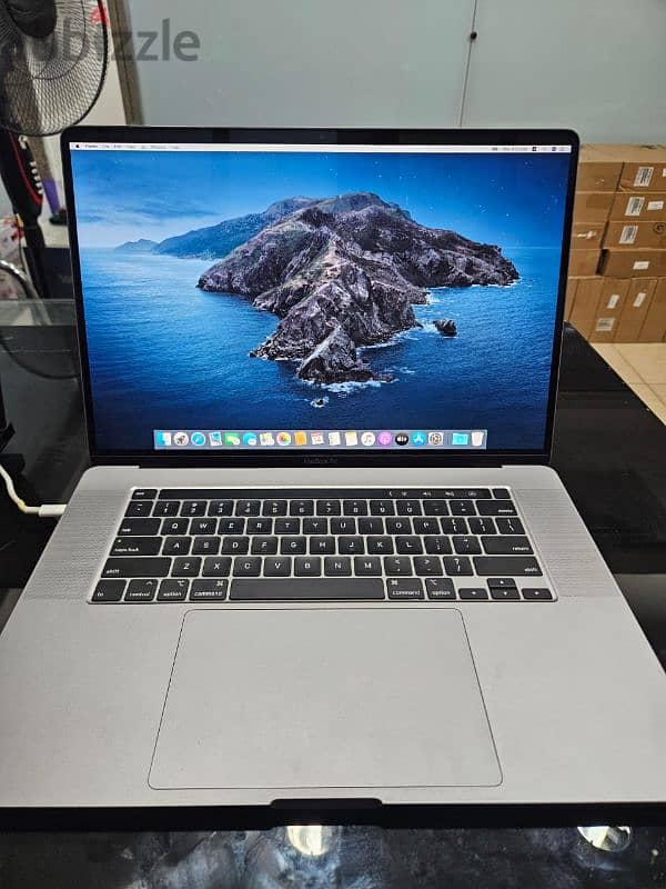 لاب MacBook pro 2019 كور i9 فيجا 4G تاتش بار حالة مثالية 4