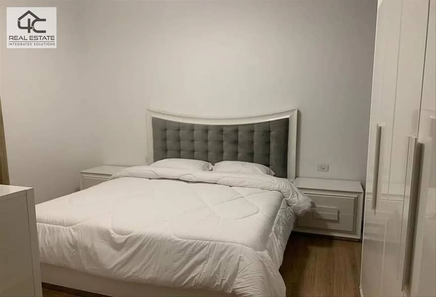 With down payment 5,8 apartment with garden a fully furnished for sale in Fifth Square 7