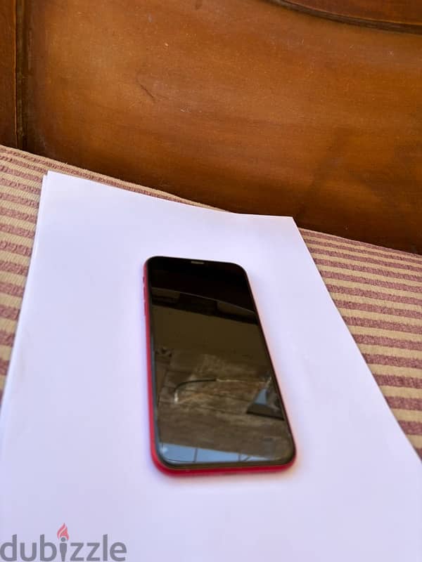 iphone 11 red mint condition ايفون ١١ احمر بالعلبة و الشاحن 1