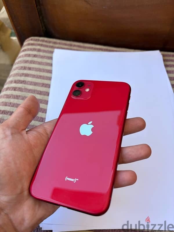 iphone 11 red mint condition ايفون ١١ احمر بالعلبة و الشاحن 2