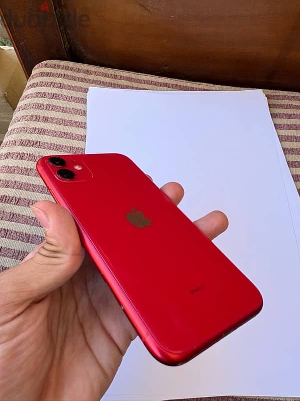 iphone 11 red mint condition ايفون ١١ احمر بالعلبة و الشاحن 3