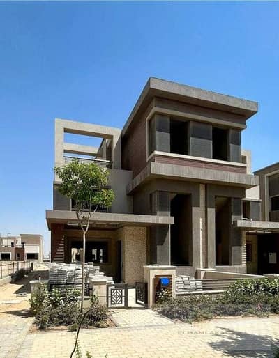 Twin house in the New Giza compound, just steps away from Arkan Plaza