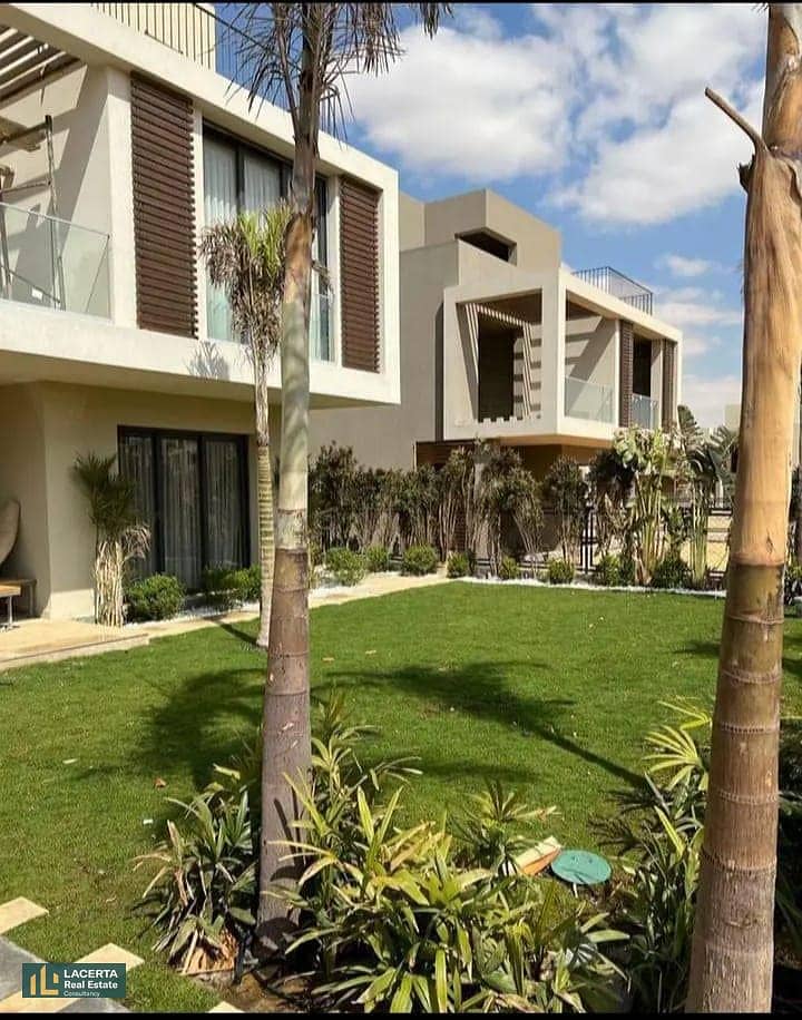 Townhouse for sale at a huge discount for cash, finished with ultra super luxury finishing in Sodic East Direct Compound on Suez Road 8