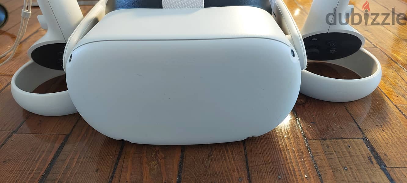 Oculus quest 2 64gb used with hard case 2