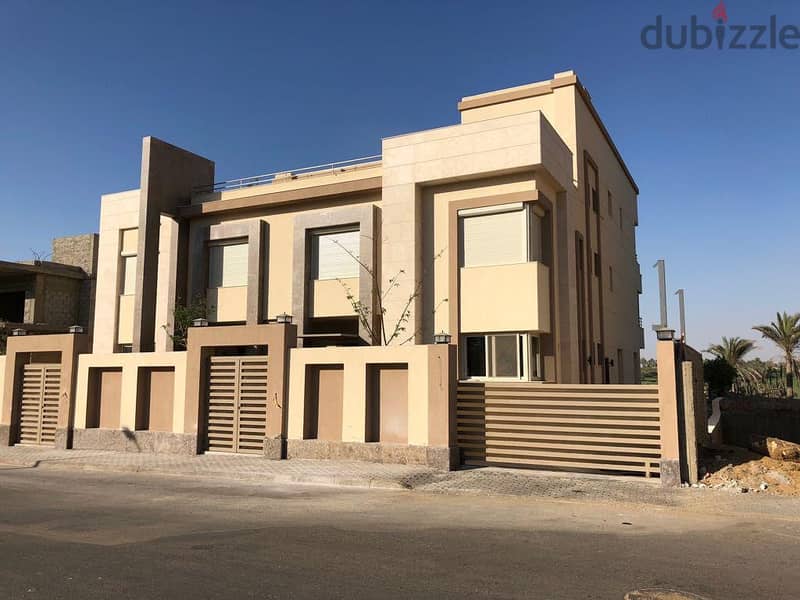 فيلا مستقلة فاخرة 2100م بسعر خطير للبيع ف قطامية ديونز katameya dunes 2