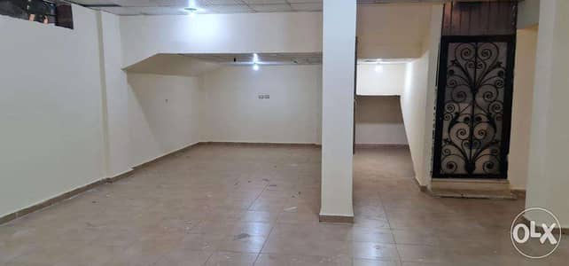 للايجار بدروم بمدخل خاص فى فيلا إسكان عائلى بالتجمع الأول