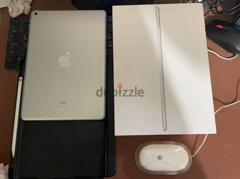 ipad 9 كسر زيرو معاه القلم وكل مشتملاته 0