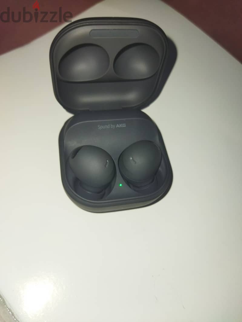 Samsung earbuds pro 2 اصليه مستورده استعمال خفيف جدا 2