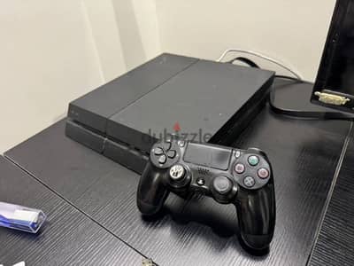 ps4 مستعمل + controller