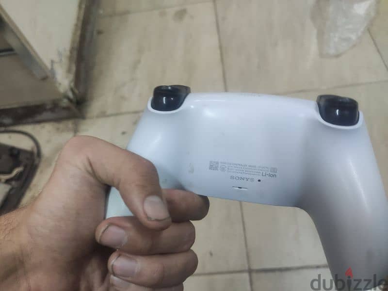 playstation 5 controller with charger 4