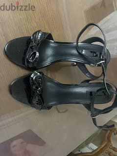 new black sandal 0