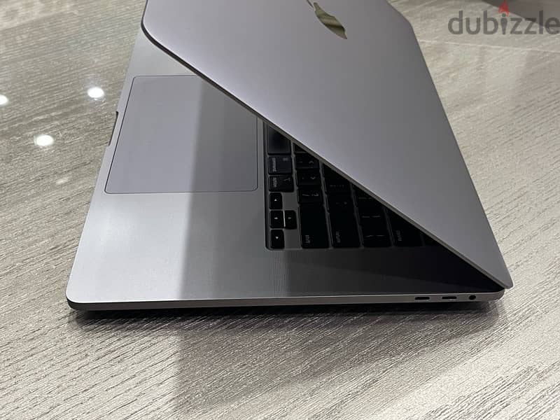 Macbook pro 16 inch / Core i9 / 16GB / 1TB 12