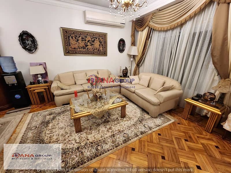 متاح للبيع   فيلا توين / كمبوند الكرمه 1 Townhouse.   متشطب و مفروش بالكامل. التشطيب سوبر لوكس ارضيات الاستقبال خشب باركية مسمار آرو  مساحة كامل الا 1