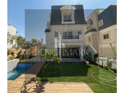 Villa with garden with private roof for sale, immediate delivery, with a distinctive view, near the Shooting Club and minutes from Juhayna Square