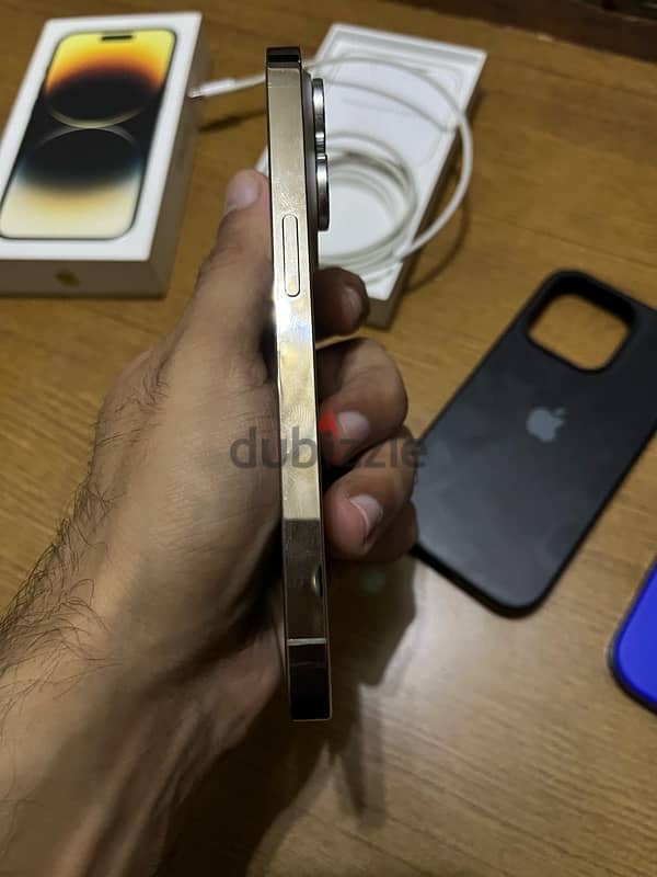 i Phone 14 Pro ( Gold ) 8