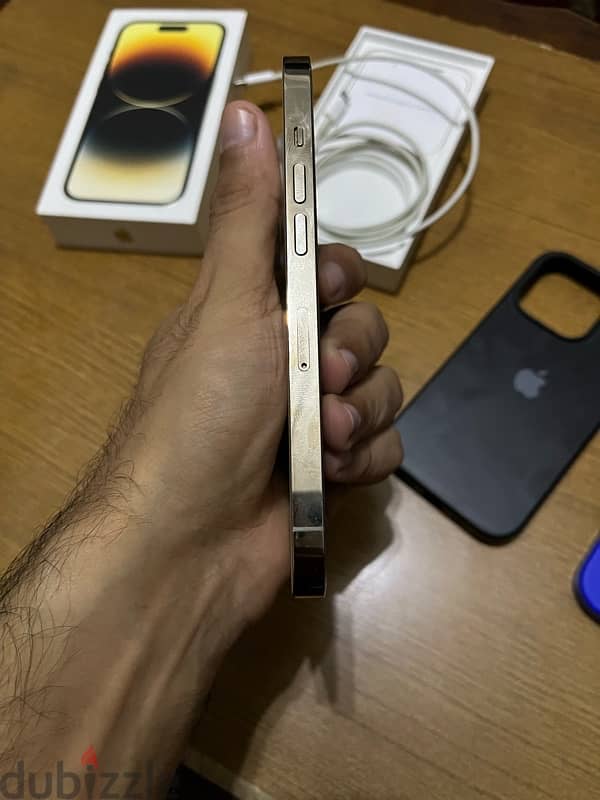 i Phone 14 Pro ( Gold ) 9