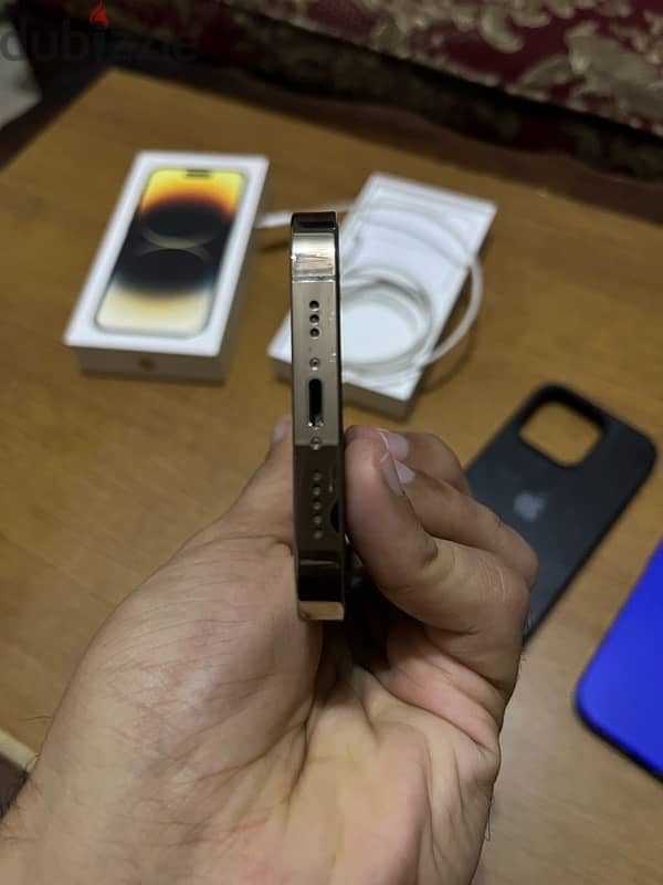 i Phone 14 Pro ( Gold ) 11