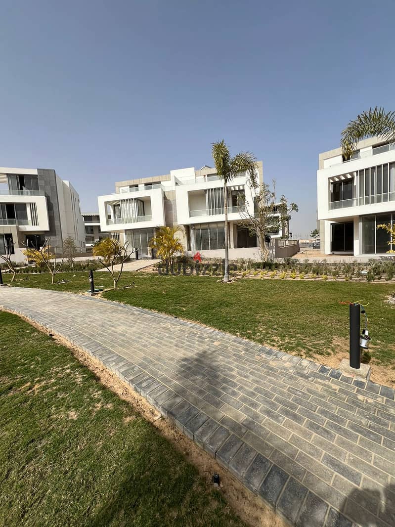 win house with 6 bedrooms in front of New Giza and ESLASCA University. 26