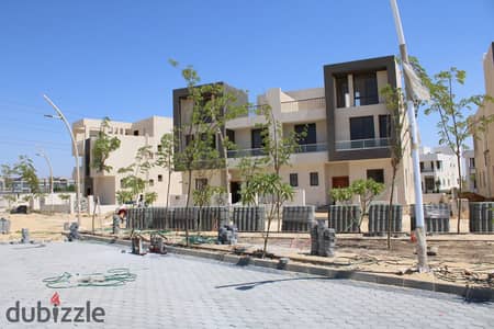 Standalone villa with a pool, super spacious at 434 m², right on the waslet Dahshur in Sheikh Zayed.