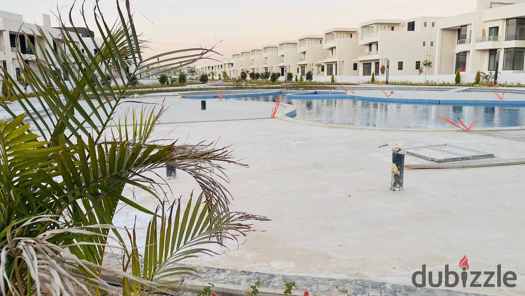 Standalone villa with a pool, super spacious at 434 m², right on the waslet Dahshur in Sheikh Zayed. 4