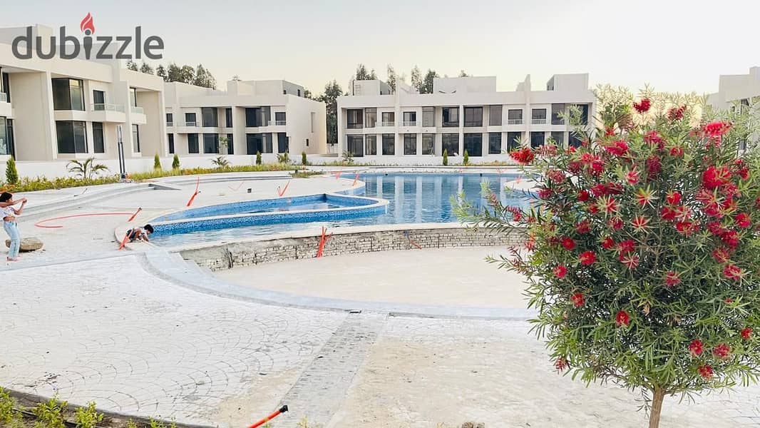 Standalone villa with a pool, super spacious at 434 m², right on the waslet Dahshur in Sheikh Zayed. 6