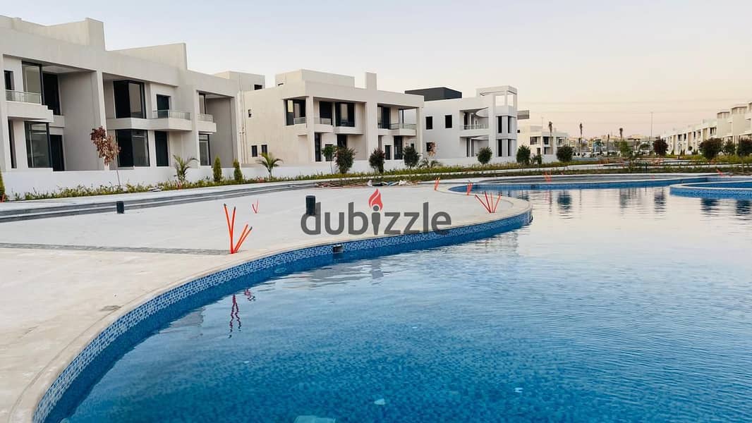 Standalone villa with a pool, super spacious at 434 m², right on the waslet Dahshur in Sheikh Zayed. 8