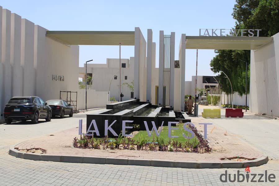 Standalone villa with a pool, super spacious at 434 m², right on the waslet Dahshur in Sheikh Zayed. 20